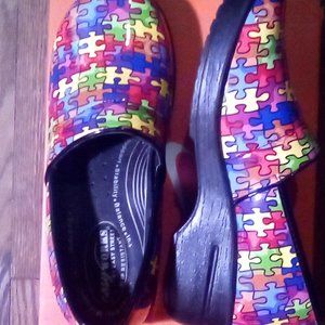 Rain shoes made like Danscos. Made by Easy Works by Easy Street. Size 7